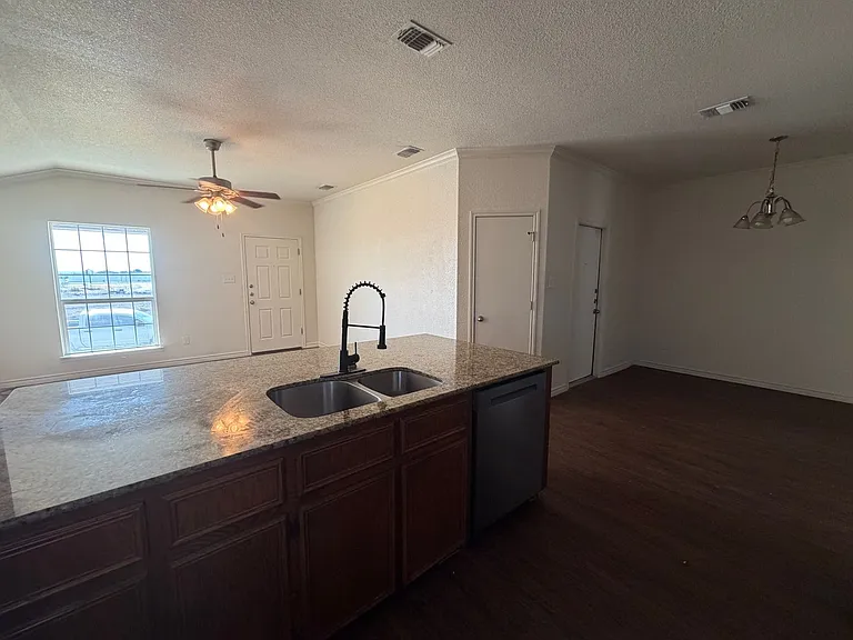 403 Olaf Dr #B — Photo 5