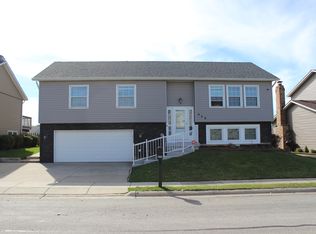 948 Lacrosse St, Carol Stream, IL 60188