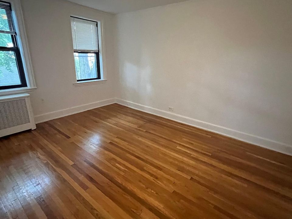 1st image of 254 Gainsborg Ave E