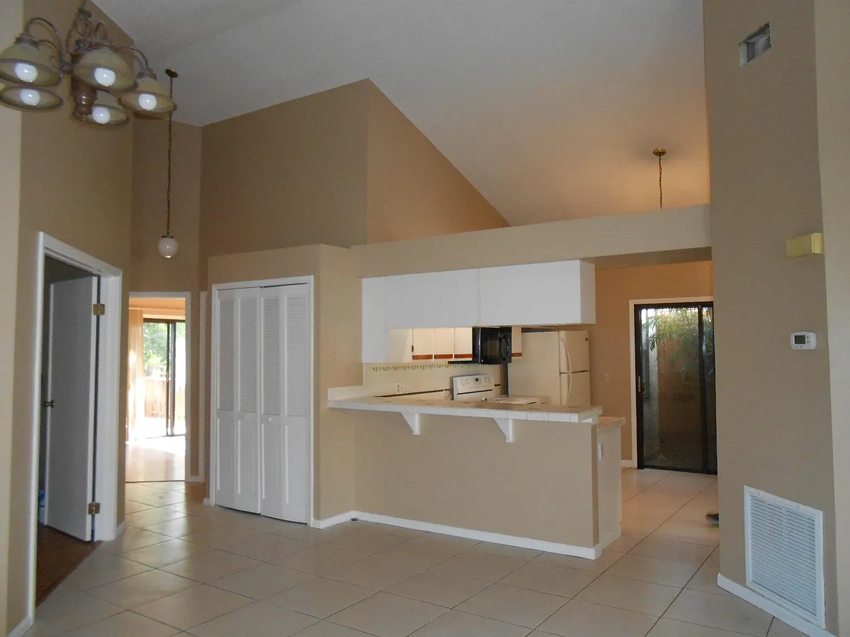 Building Photo - 7062 Villa Estelle Dr