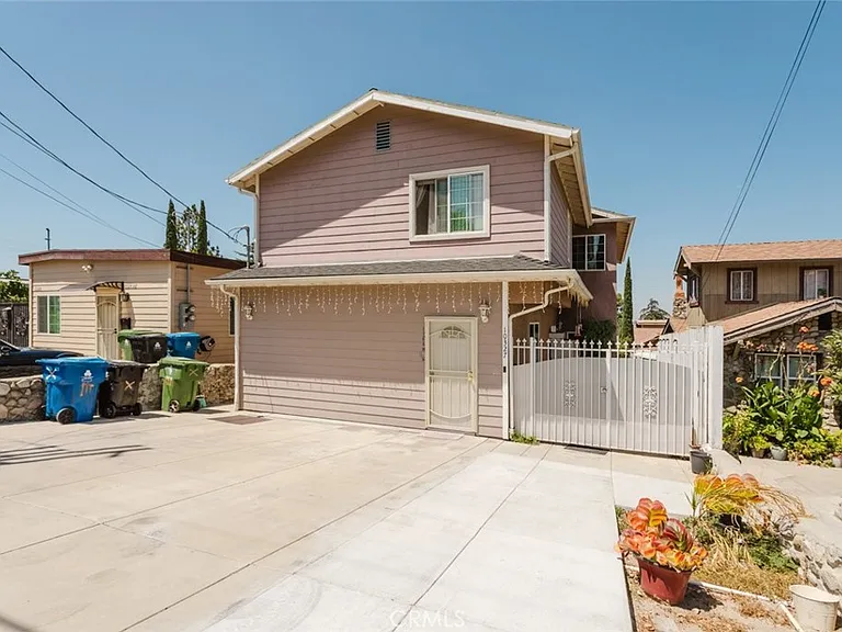 10327 1/2 Hillhaven Ave — Photo 2