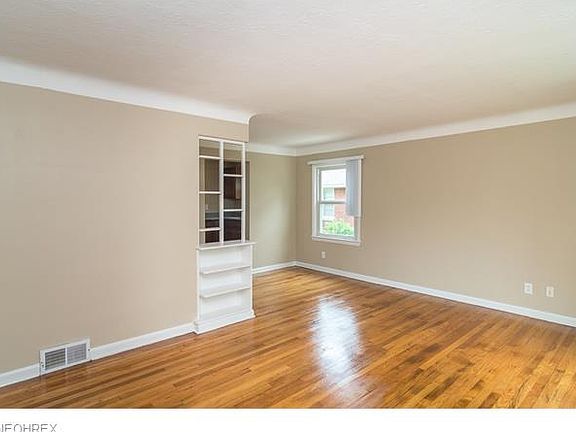 4th image of 10830 Blossom Ave