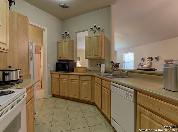 4th image of 600 Meadow Arbor Ln