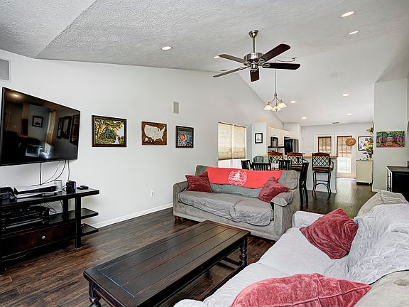 2nd image of 424 N Odell St