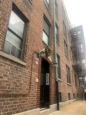 Rented by 18 REALTY | media 2