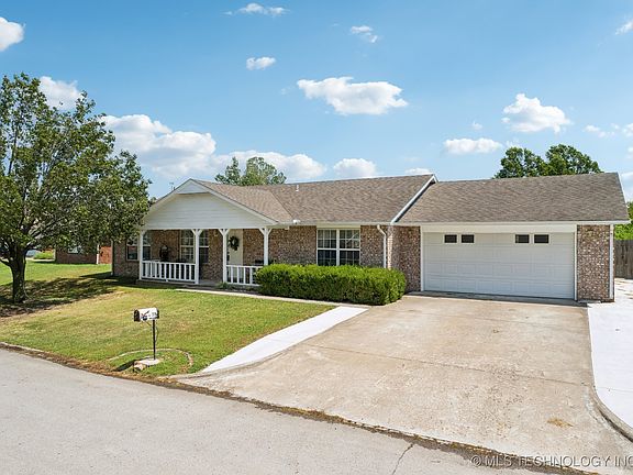 2nd image of 115 Chukker Dr