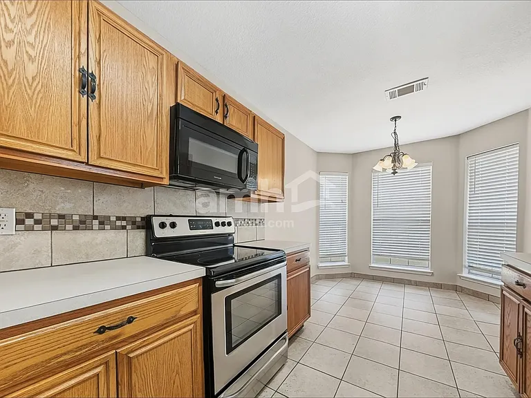 1325 Misty Dr — Photo 4