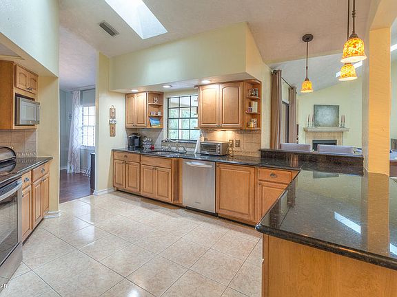 2nd image of 5805 Nob Hill Blvd