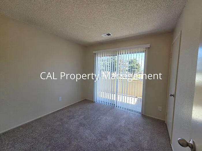 1841 Cherokee Dr — Photo 5