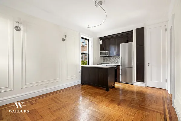 Sold by Warburg | media 2