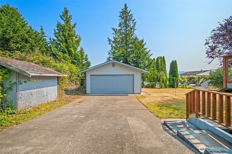5th image of 3735 Cyprus Way