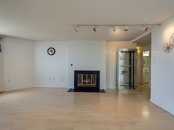 3rd image of 1740 Harmon Cove Tower #1740