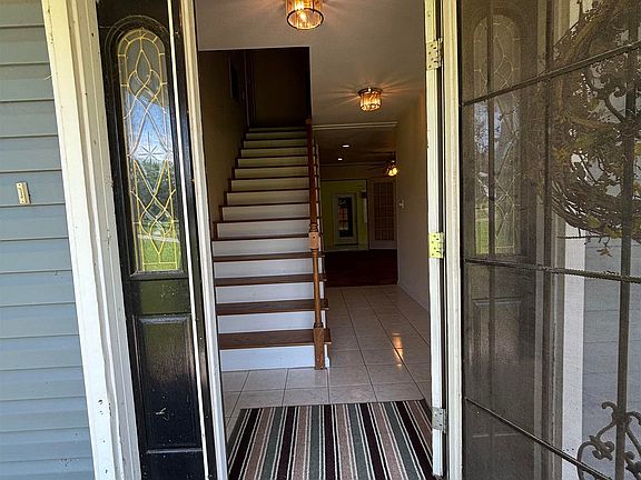 3rd image of 100 Charleston Dr