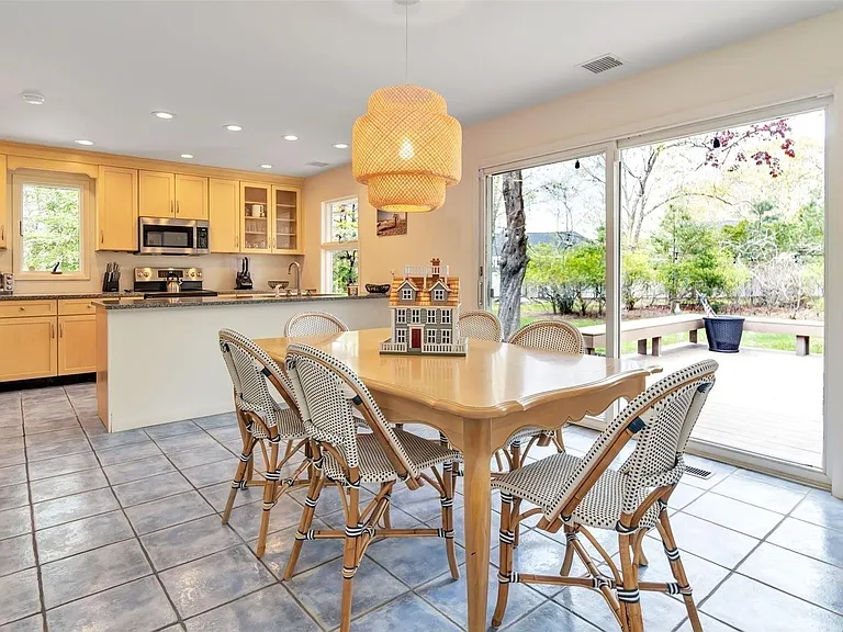8 Coolidge Ln — Photo 10