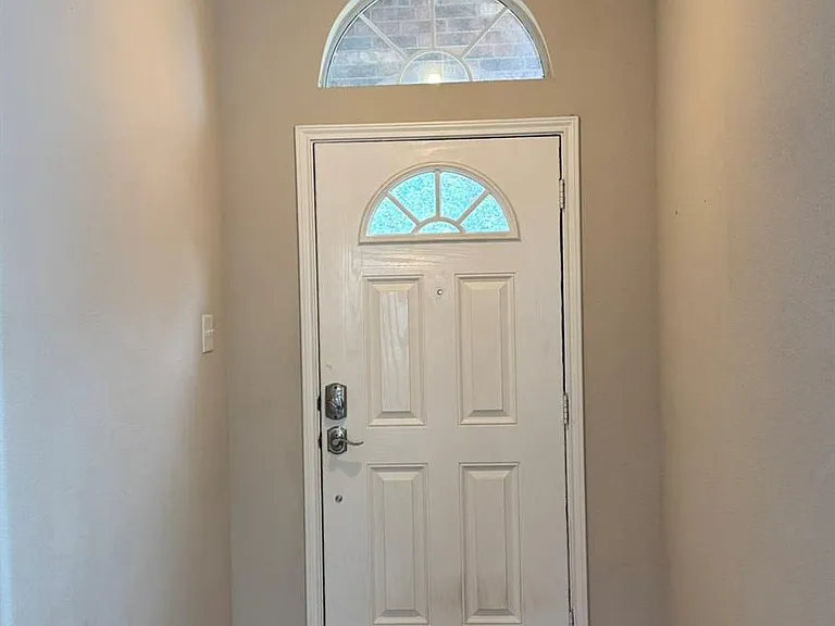 10006 Kendahlwood Ln — Photo 4