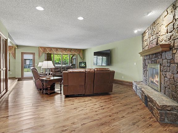 5th image of 8401 Fairway Pl