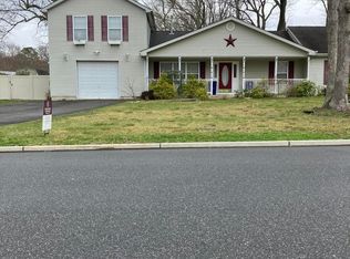 9 Westwood Dr, Howell, NJ 07731