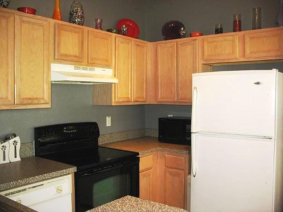 3rd image of 1006 Park Central Cir