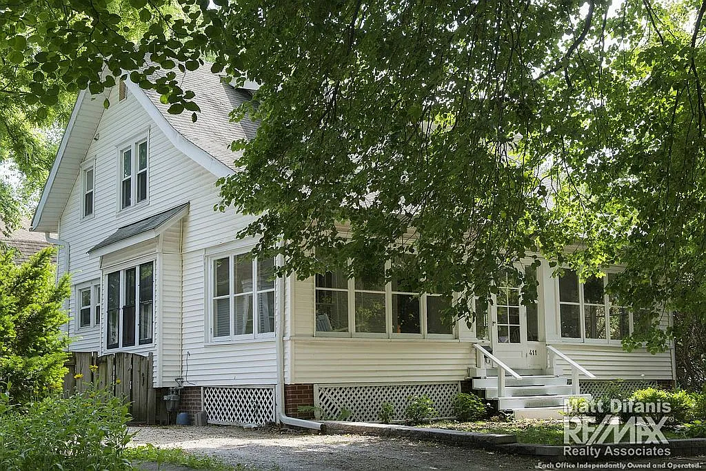411 W High St photo 1