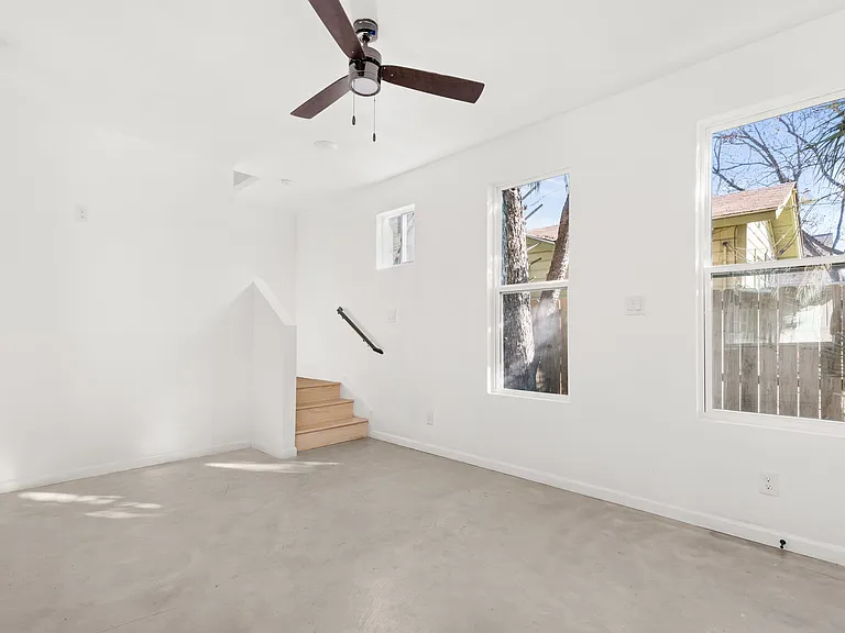 1005 Essex St #202 — Photo 5