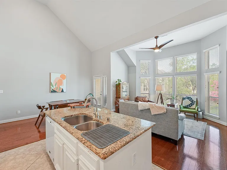 1245 W 17th St — Photo 7