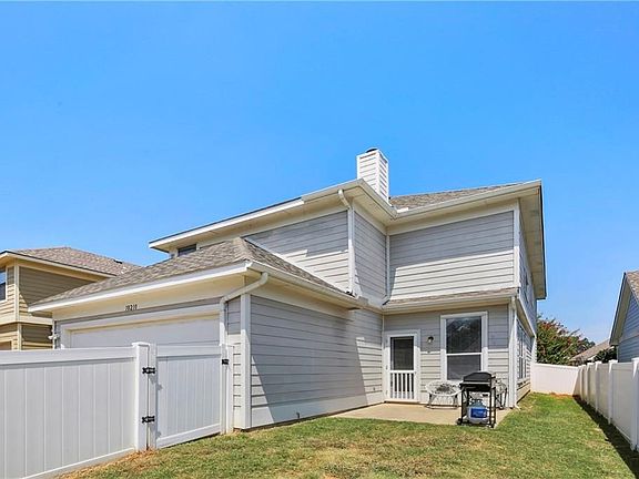 3rd image of 10210 Cedar Lake Dr