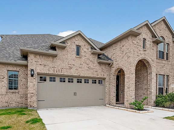 3rd image of 1830 Silver Birch Rd