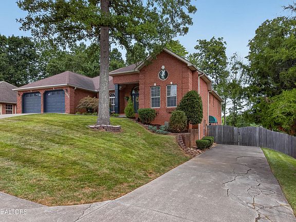 2nd image of 2254 Argonne Dr