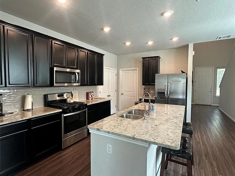 208 Mountain Valley St — Photo 7