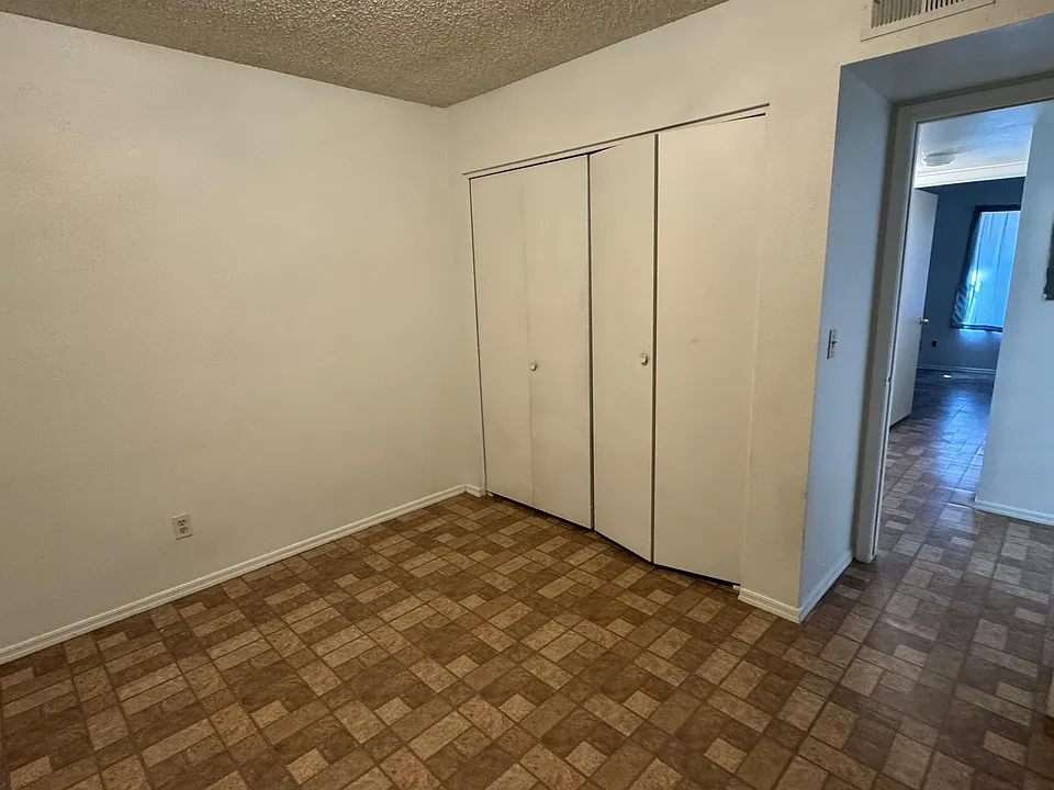 2829 E Capri Cir #2