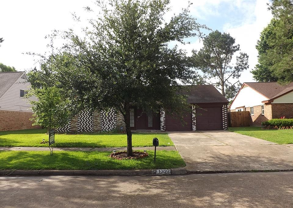 1st image of 1327 New Tree Ln