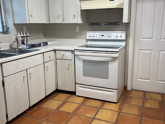 2nd image of 4304 Cambridge St