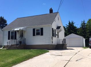 2118 S 10th St, Manitowoc, WI 54220