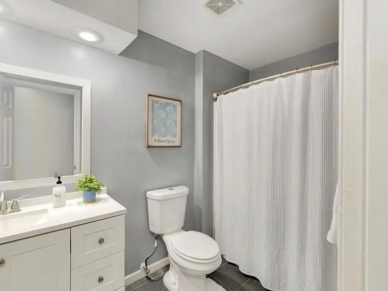 571 Hithergreen Dr — Photo 16