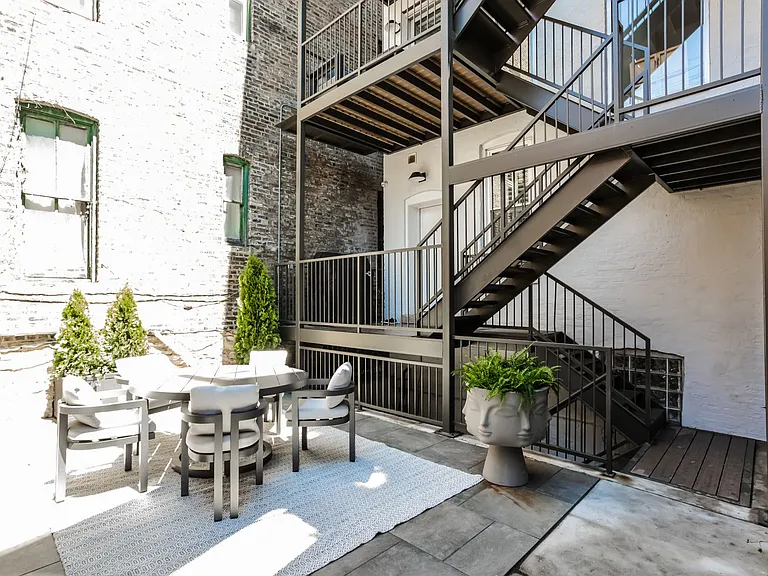 2252 N Clark St — Photo 12