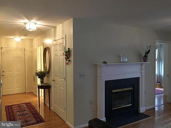 3rd image of 10018 Vanderbilt Cir APT 4-12