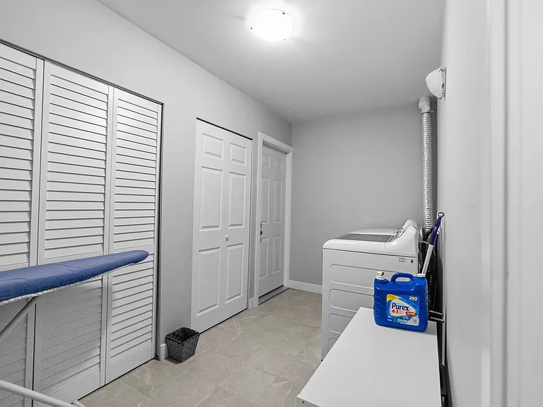 4225 Evergreen Ave #BASEMENT — Photo 19