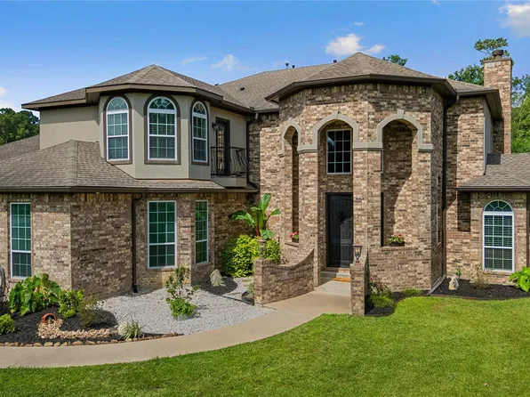 1202 Rocky Falls Ln, Huffman, TX 77336