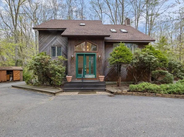 11 McCarthy Anna Road, Wolfeboro, NH 03894