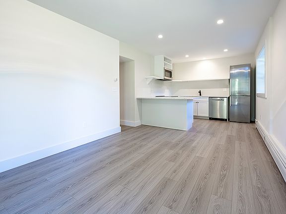 Open concept living room/kitchen