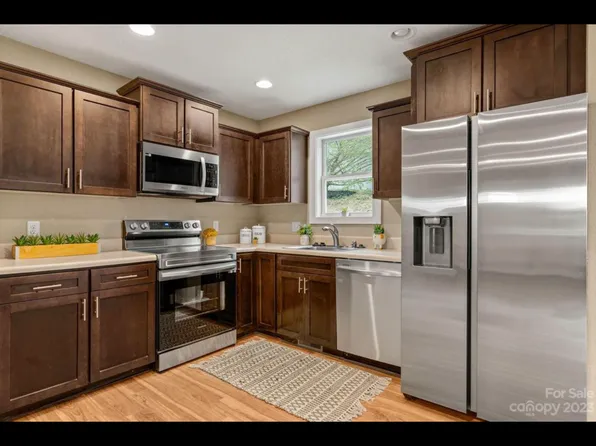 14 Woodland Dr, Asheville, NC 28806