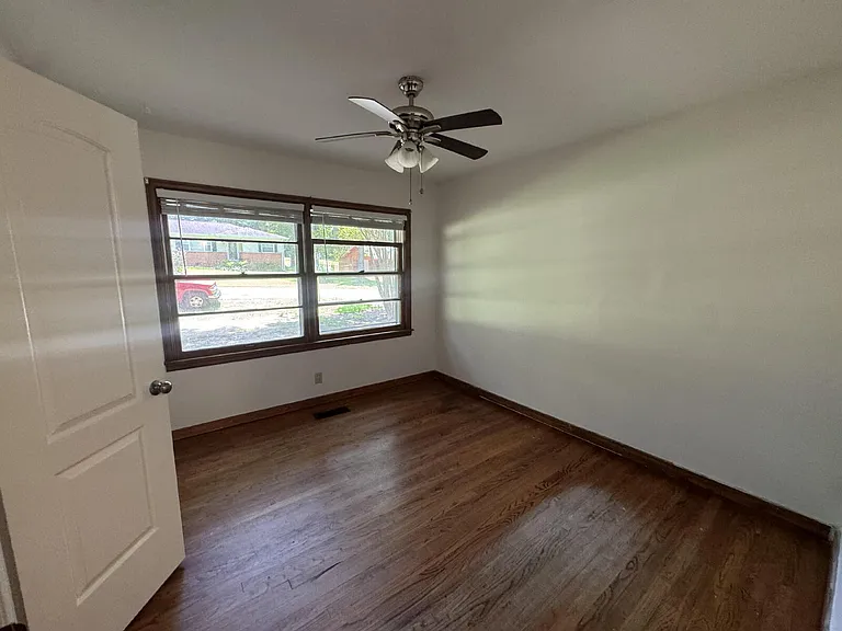 109 Park Ave — Photo 10