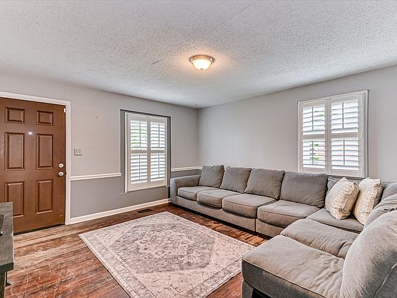 2nd image of 2143 Reedale Avenue