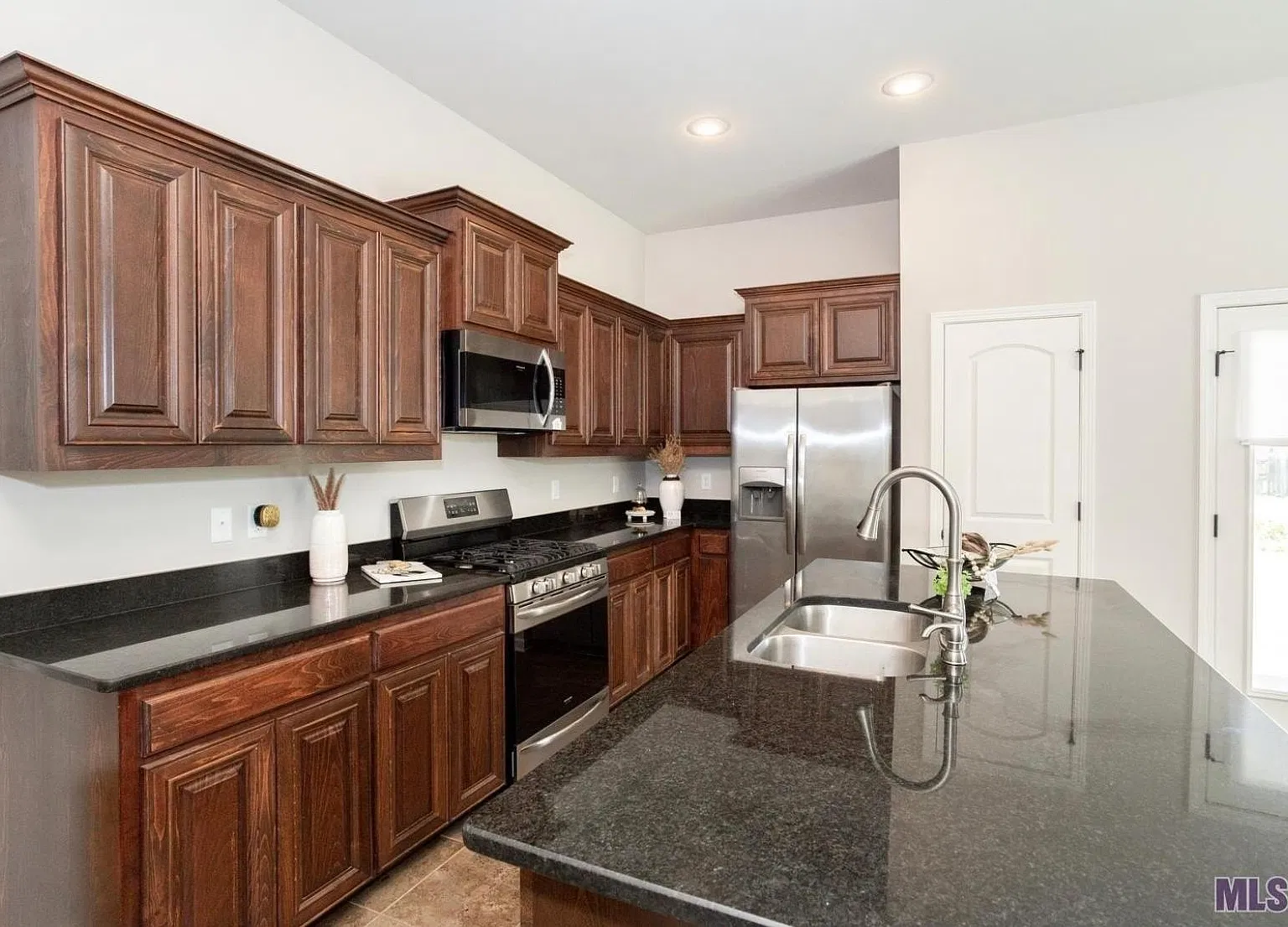 3 bed, 1642 sqft, $2,200 — Photo 4