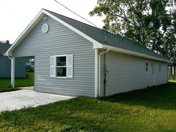 3rd image of 1028 Scott Ave