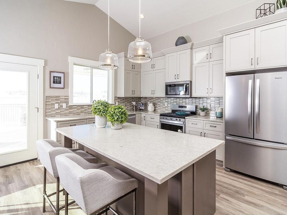 Spacious kitchen open to the dining space, great for entertaining