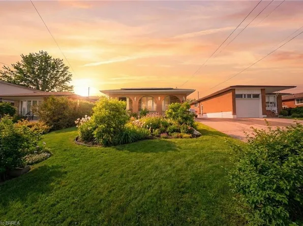 330 E 18th St, Hamilton, ON L9A 4P8