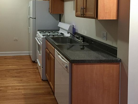 5th image of 3932 N Pine Grove Ave #1