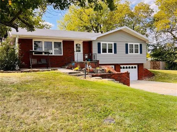 105 N Young Ave, King City, MO 64463