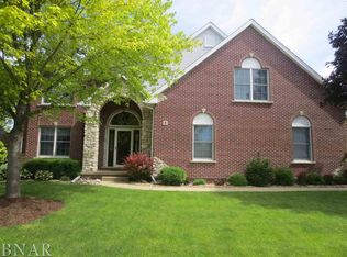 8 Cameron Ct, Bloomington, IL 61704